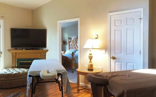 Grand Wood Suites