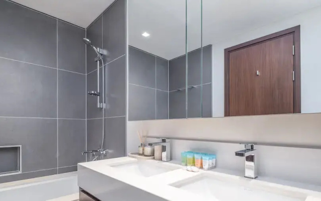 LUX  The Dubai Creek Edge Suite