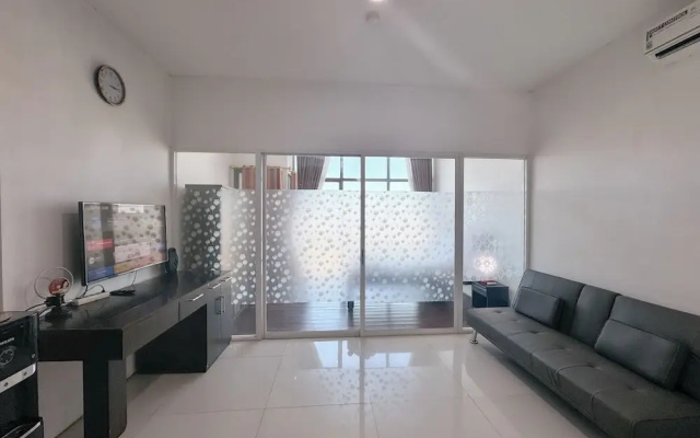 Good Location And Relaxing 1Br Apartment At Aryaduta Residence