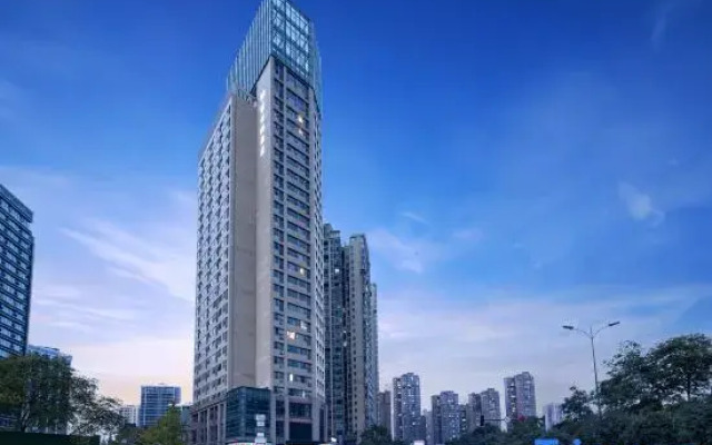 M Designer Hotel (Chengdu International Trade City Branch)