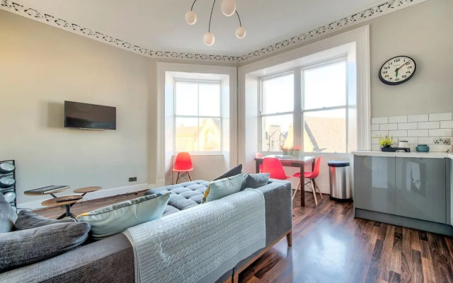 Spacious 2bd Apt Next to The Meadows/old Town