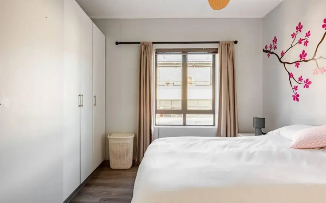 3-bed, Sleeps 6, Free Parking