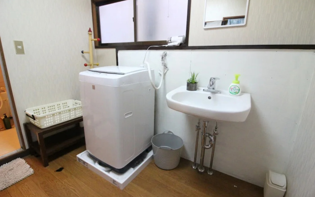 Yadokari House