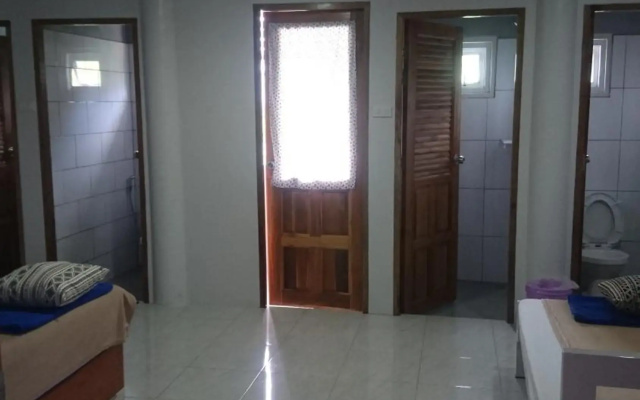 Easy Rooms and Minimart