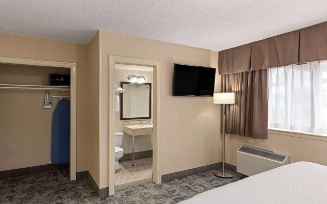 Travelodge by Wyndham Thunder Bay