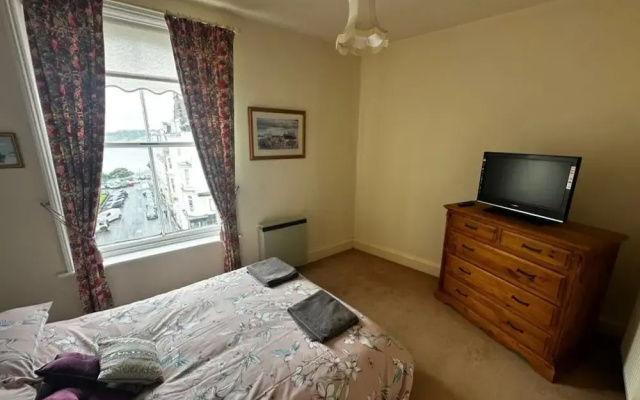 4-beds, Sleeps 8, Sea View & Pet Friendly