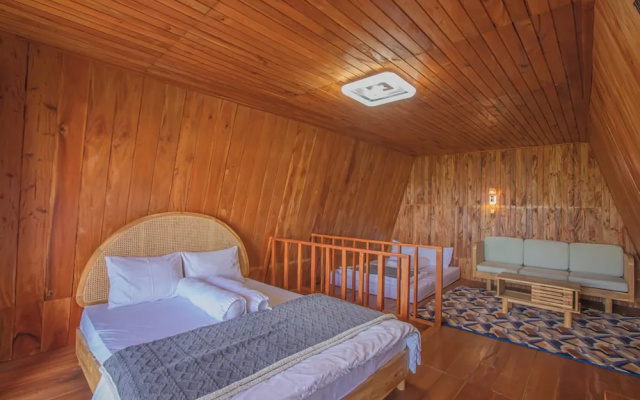 Emerald Cabin Dieng