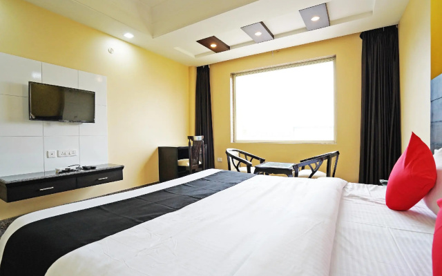 Capital O 49078 Hotel Chinar