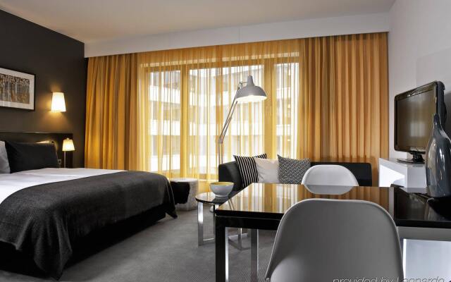 Отель Adina Apartment Hotel Berlin Hackescher Markt Германия, Берлин - 2 отзыва об отеле, цены и фото номеров - забронировать отель Adina Apartment Hotel Berlin Hackescher Markt онлайн комната для гостей