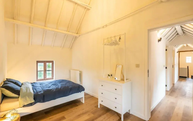 Lush Holiday Home in Vlaanderen With Private Pool