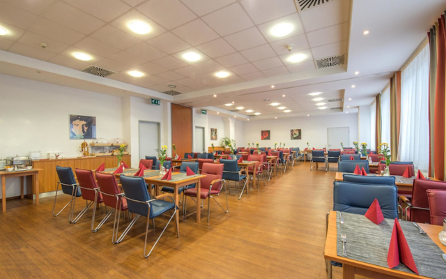 Отель Dormero Express Hotel Passau