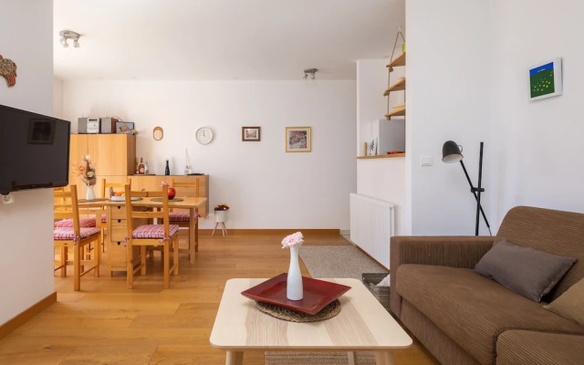 Modern apt With Terrace 4 min Walk to the Beach