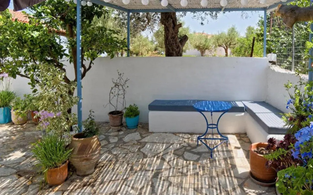 Summer Garden Studio - quiet village location