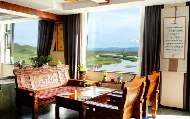 Jorge Enzalo Grand Hotel