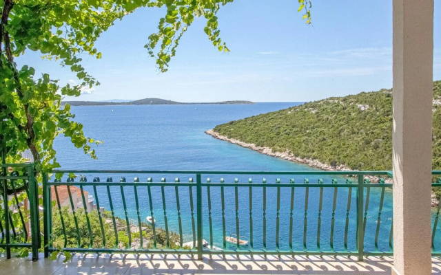 Stunning Apartment in Vinisce With Wifi and 2 Bedrooms