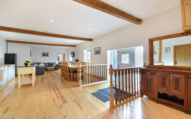 5 Bed Barn Conversion - with Private Hot Tub