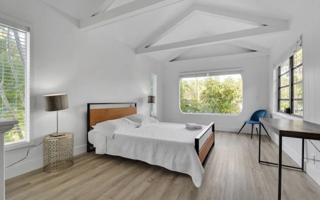 Modern & Fashionable Apartment w/Pool and Garden