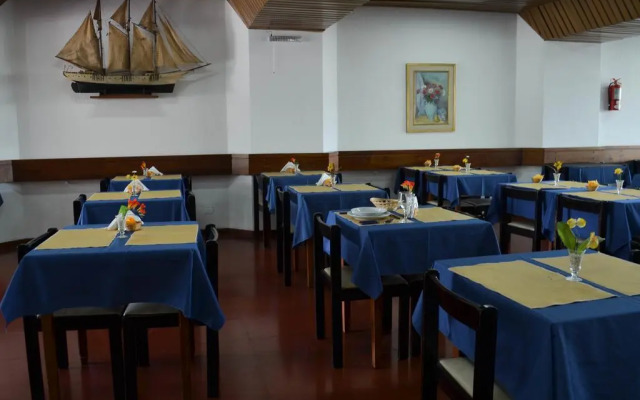 El Velero Hotel