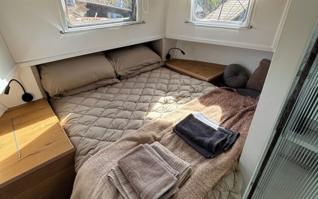 Unique 2 Bed Waterside Retreat, Pet Friendly