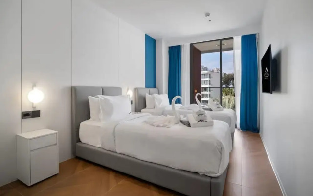 Premier 3-bedroom Apartment E333 Beachfront