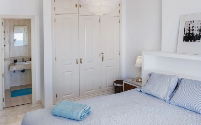 Beachclose Apartment with Large Terrace and Pool Ref 6