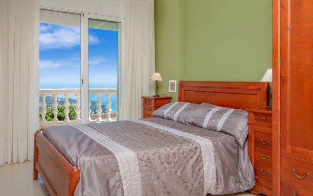 House - 3 Bedrooms with Pool and WiFi - 107973