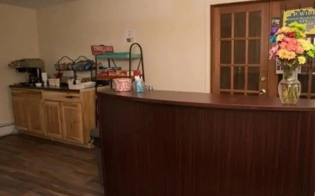Three Lakes Motel