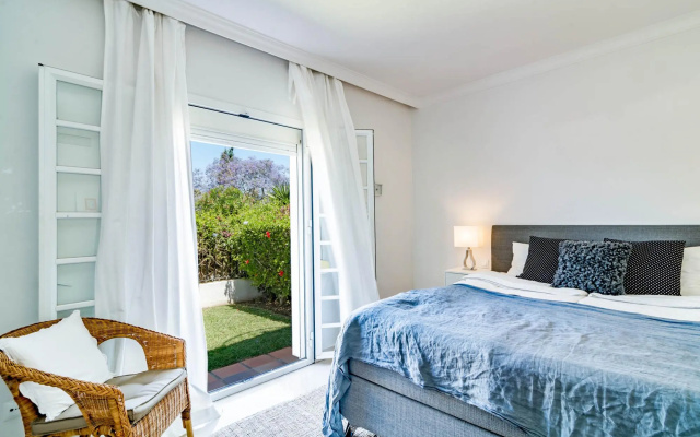 AP165 - Aloha Pueblo, Marbella by roomservices