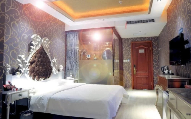 Yiju Hotel (Harbin Central Street Subway Station)