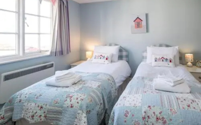 Ogilvie Lodge Apartment