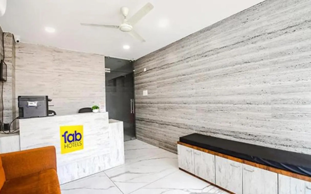 Fabhotel Dak Plaza