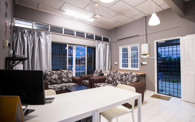 Kemaman Lodge & Cafe