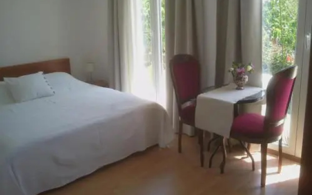 Ana Rooms