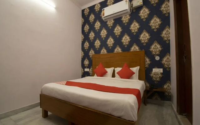 OYO 26449 Rajdhani Residency