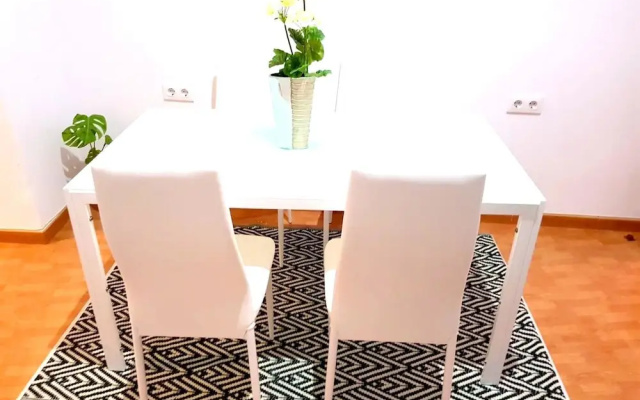Apartment With 2 Bedrooms in Sevilla, With Wifi