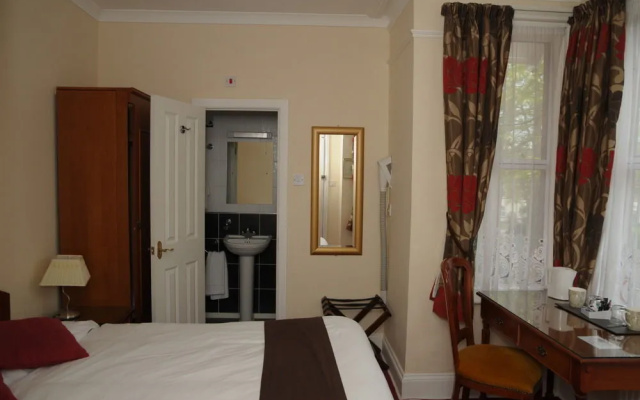Wimblehurst Hotel