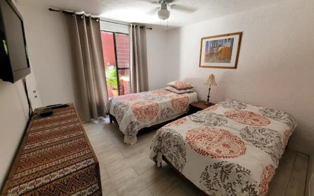 Lovely 2B/1B Condo with Peaceful Surroundings.