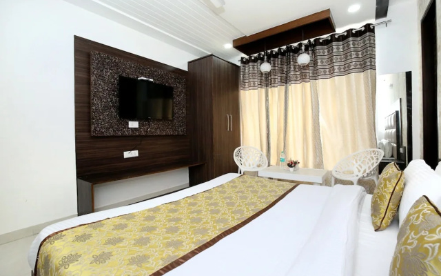 Oyo 11367 Hotel Yellow