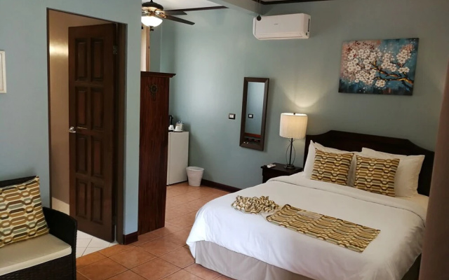 Espadilla Gardens Hotel