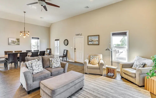 Walk to Academy: Lake Max Family Penthouse