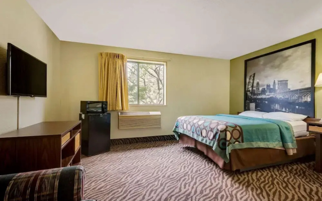Super 8 by Wyndham Mentor Cleveland Area