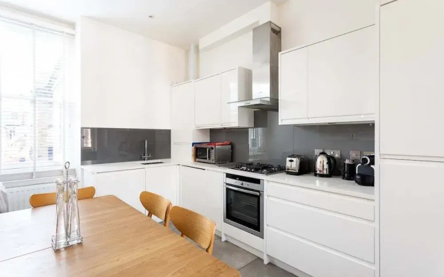 Spacious Apartment Near Portobello Road