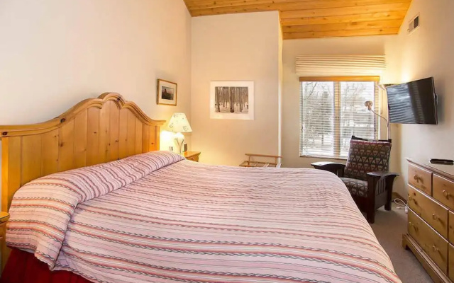 Snowcreek #630 - Near Lakes & Golf!