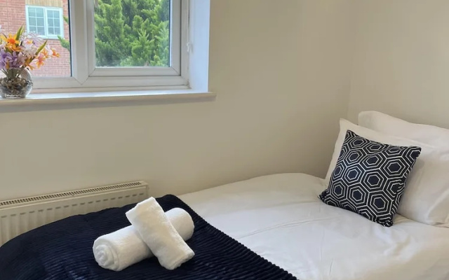 Hive Stays, Sleeps 3, Free Parking, Wifi, Smart Tv