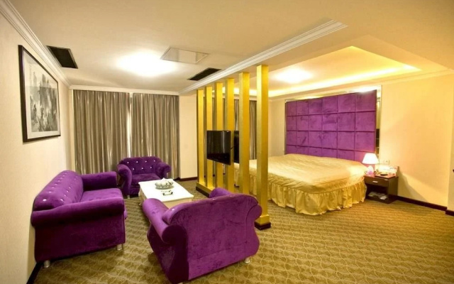 Yiya Business Hotel