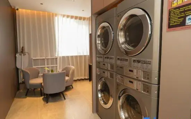 Home Selection Hotel (Beijing Communication University Guanzhuang Branch)