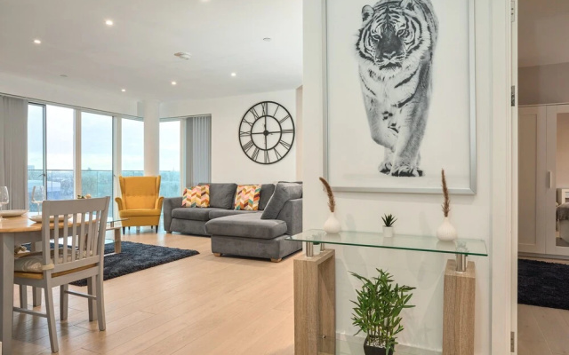 Impeccable 3-bed Apartment in London