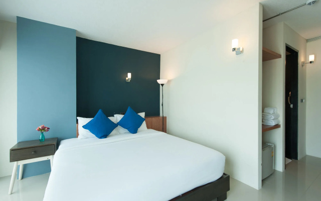 The Sixteenth Naiyang Beach Hotel