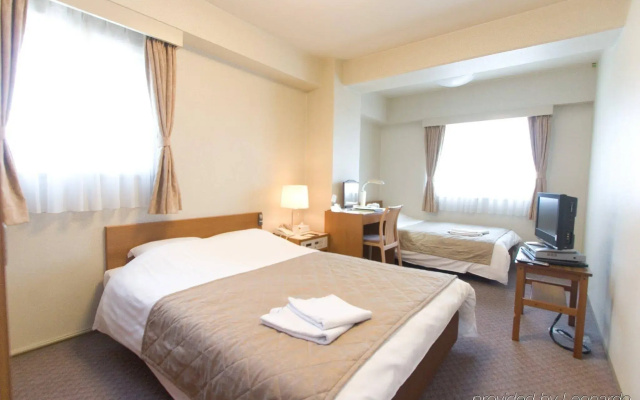 Kishibe Station Hotel