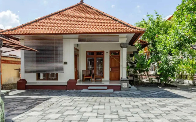 Collection O Near Seminyak Beach Formerly The Kumpi Hotel